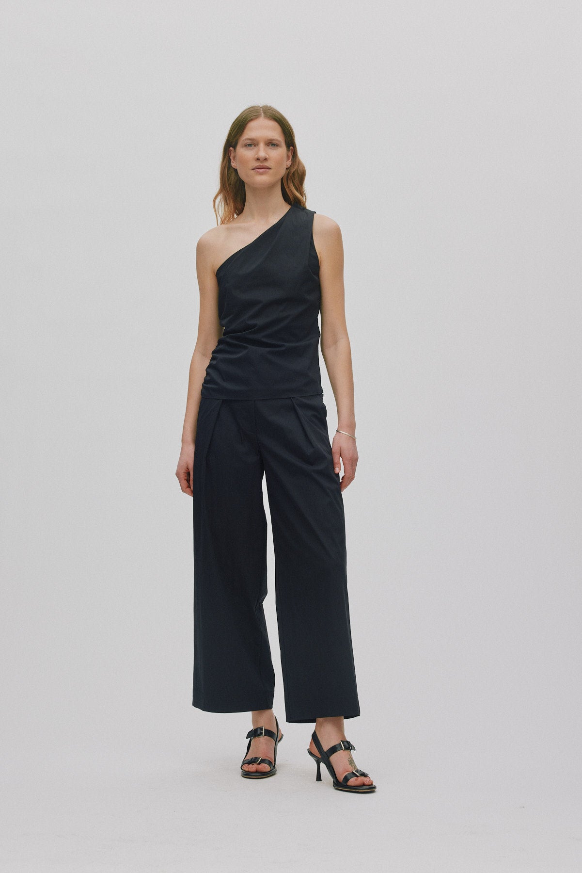 Mirha - Papery one shoulder top I Black 1 - Rabens Saloner