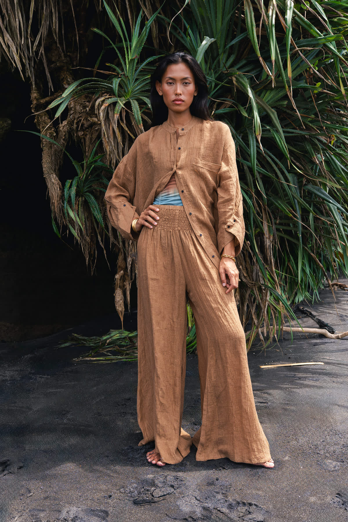 Karam - Crinkled wide leg pants I Walnut 7 - Rabens Saloner