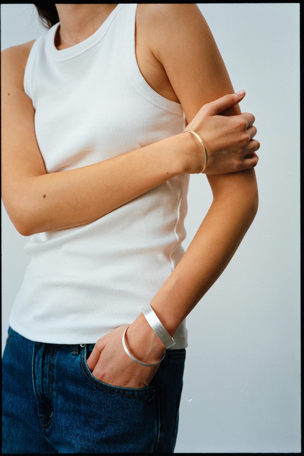 Carved slim bracelet - Rabens Momento I Silver 5 - Rabens Saloner