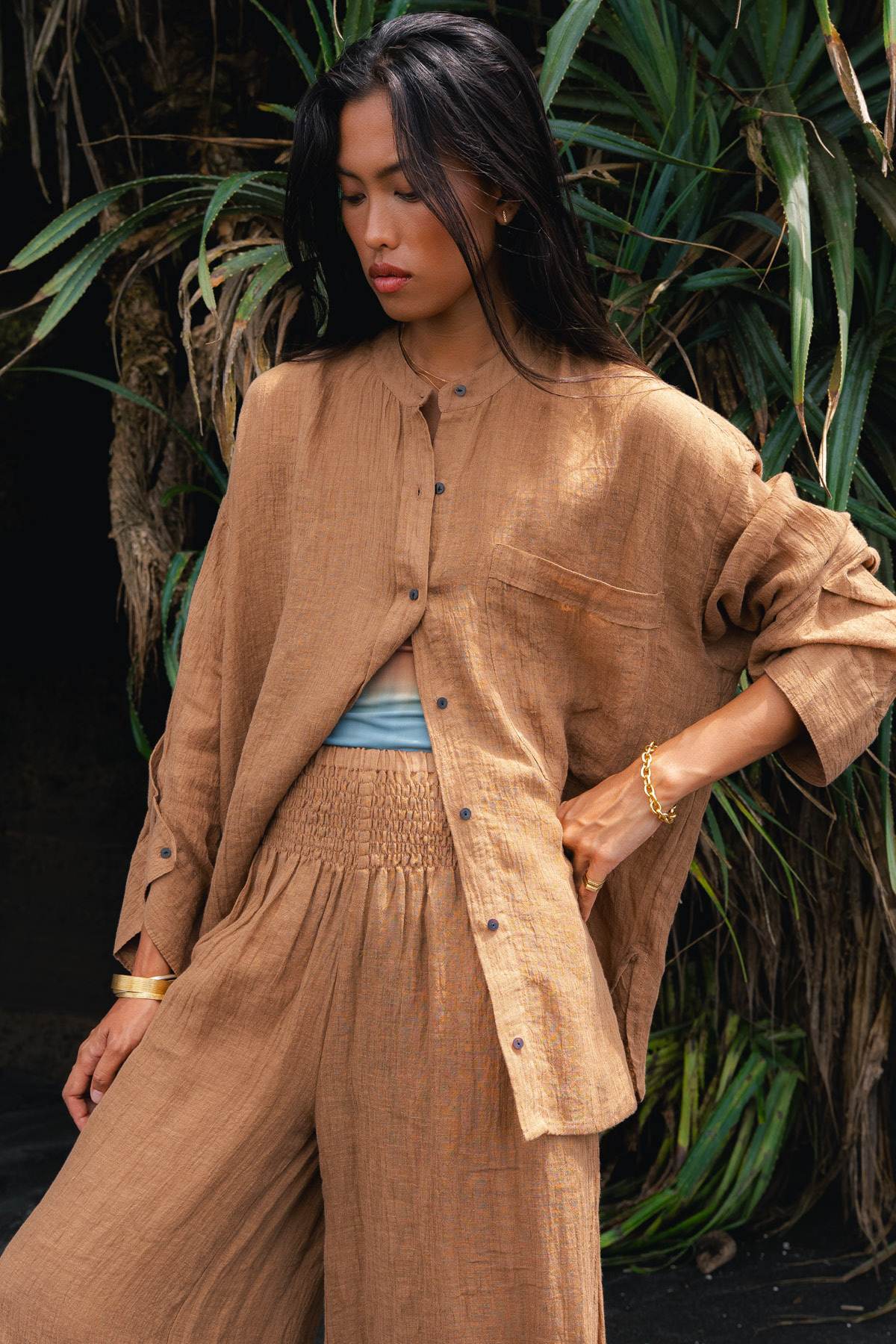 Karam - Crinkled wide leg pants I Walnut 6 - Rabens Saloner