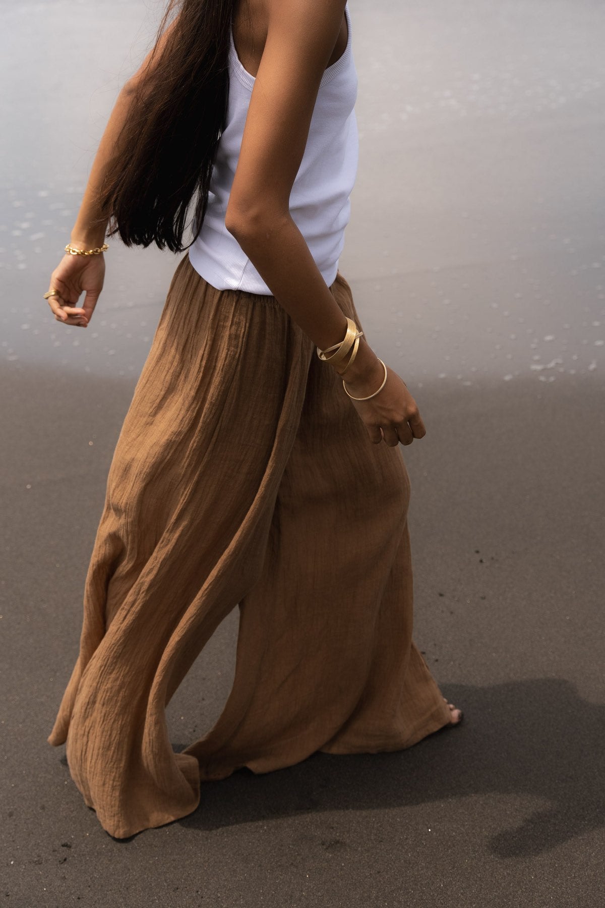 Karam - Crinkled wide leg pants I Walnut 5 - Rabens Saloner