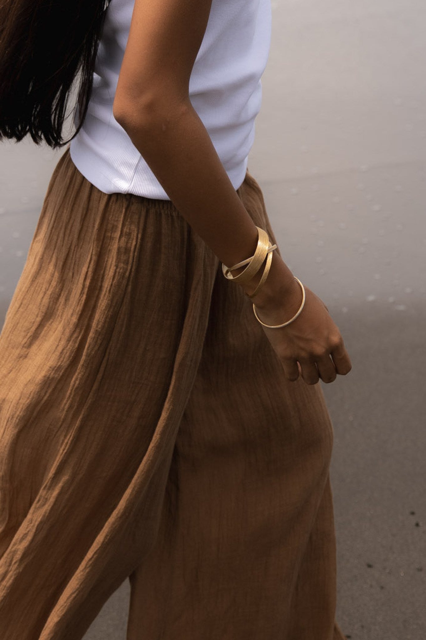 Carved wide bracelet - Rabens Momento I Gold 7 - Rabens Saloner